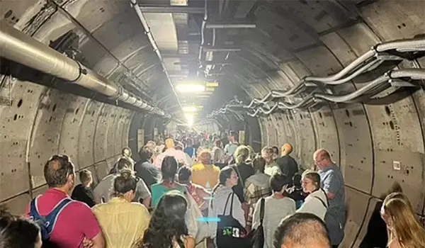 Guasto nel tunnel della Manica: Eurostar riparte, ma restano ritardi e cancellazioni