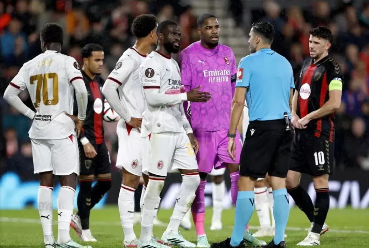 Maignan si scusa per l'espulsione e il Milan condanna gli insulti razzisti