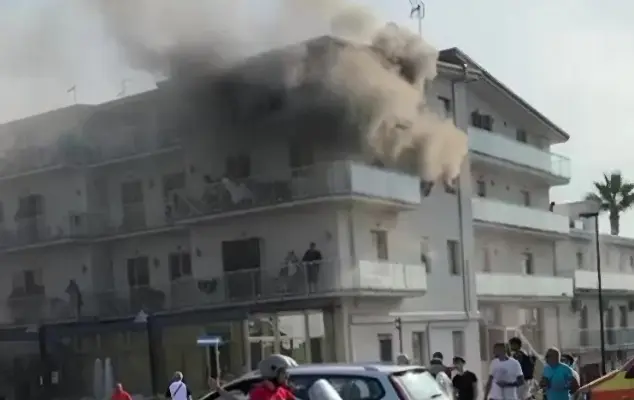 Incendio all'Hotel Marechiaro: intervento dei Vvf evacuati ospiti