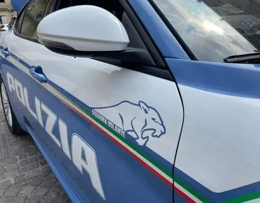 Catanzaro, spaccio nel parcheggio del centro commerciale: arrestato 21enne