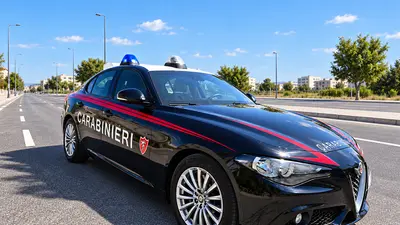 Camorra, cellulari in carcere e ordini ai clan: blitz tra Napoli e Siracusa