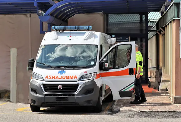 Allarme intossicazione alimentare in Calabria: cinque ricoveri dopo pranzo a Nicotera Marina