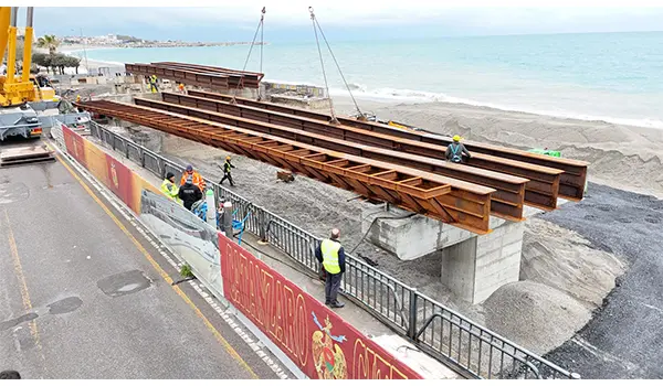 Ponte Fiumarella, le operazioni di varo dell’impalcato metallico continueranno il 2 e il 3 aprile