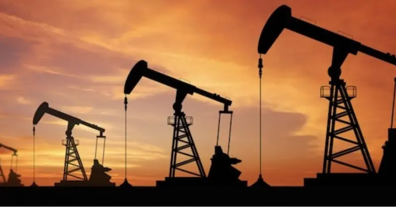 Prezzo del petrolio in calo: WTI scivola a 69,87 dollari, giù anche il Brent