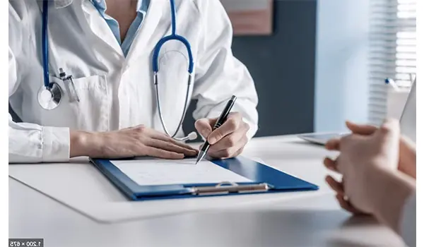 Falsi certificati di malattia: due medici di base arrestati a Locri