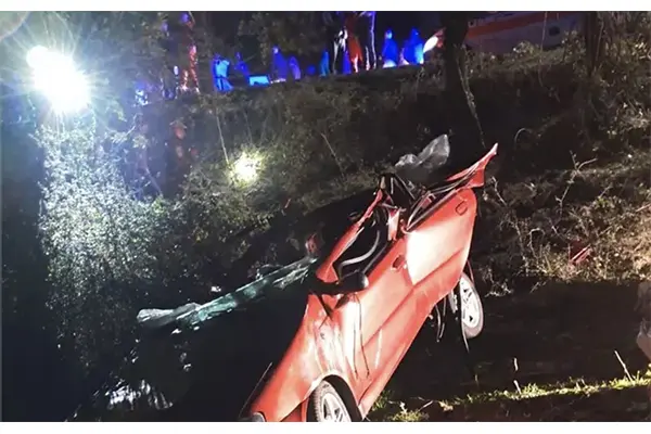 Auto fuori strada nel Nuorese: muoiono quattro giovani