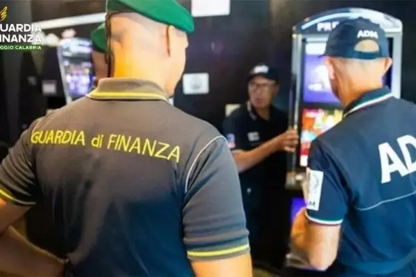 Reggio Calabria: operazione "Copregi 2025", sequestrati 76 apparecchi da gioco illegale e denunciate 4 persone