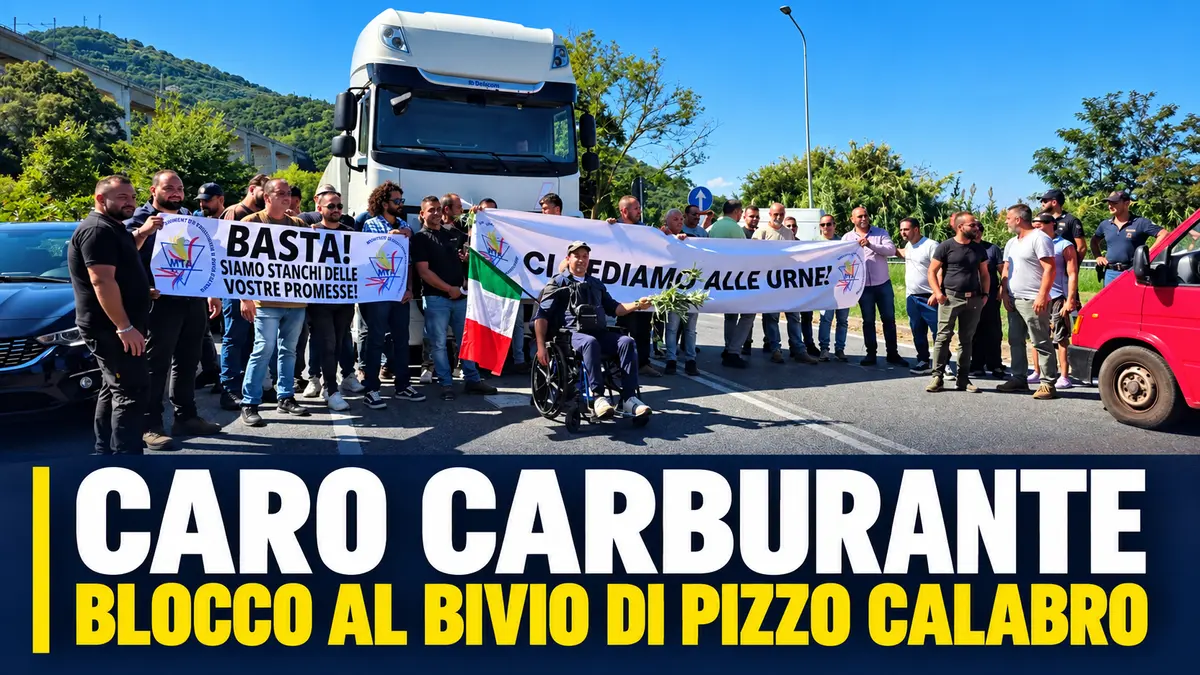 Caro carburante, protesta al bivio di Pizzo Calabro: manifestanti in strada. Video