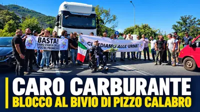 Caro carburante, protesta al bivio di Pizzo Calabro: manifestanti in strada. Video