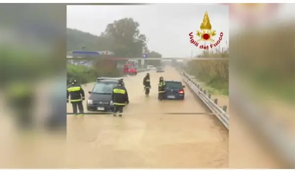 Maltempo nel Cosentino, oltre 100 interventi dei Vvf: allagamenti e evacuazioni sulla fascia ionica. Video
