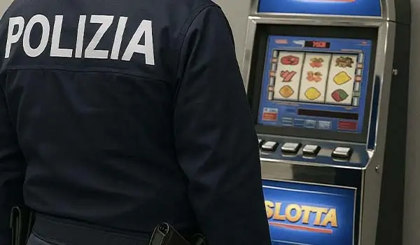Catanzaro: Slot machine manomesse, blitz della Polizia in un locale pubblico