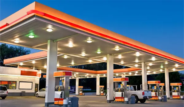 Prezzo del petrolio in rialzo a causa della guerra: WTI a 72,80 dollari e Brent sfiora gli 80