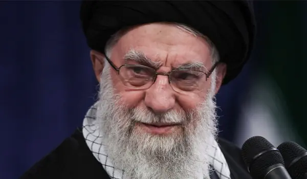 Iran–USA, nuovo scontro frontale: Khamenei accusa Trump sui morti, Washington apre al cambio di regime