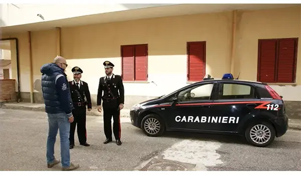 Cirò Marina: Aggredisce due persone per un debito di 50 euro, arrestato 26enne