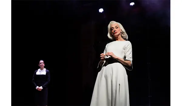 Drusilla Foer con Venere Nemica al Teatro Politeama di Catanzaro tra ironia, mito e passione