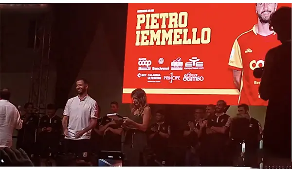 Catanzaro, presentazione ufficiale: entusiasmo per Mister Aquilani, Iemmello e le parole del presidente Noto