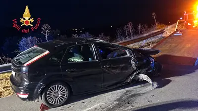Stalettì, auto ribaltata sulla SP 122 nella notte: conducente ferito
