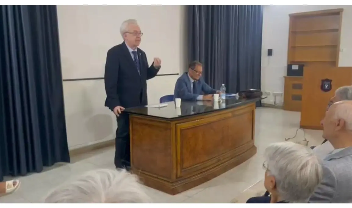 Conferenza del dott.Alfio Cimino sulla longevità presso l'Idroscalo dell'Aeronautica Militare di Siracusa