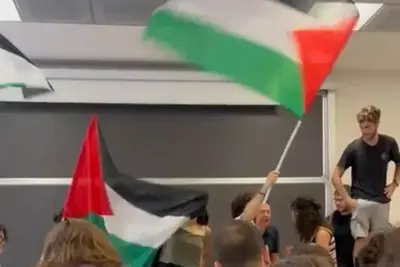 Blitz pro Palestina all’Università di Pisa: lezione interrotta e professore contuso