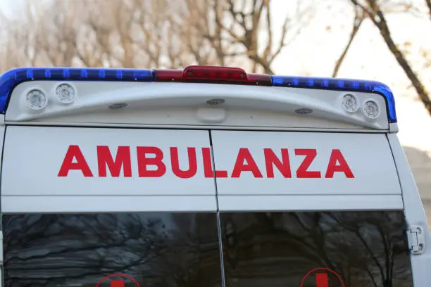 Incidente a Pozzuoli: scooter contro auto, muore un 16enne mentre va a scuola