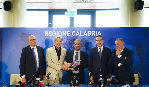 Claudio Baglioni premiato a Catanzaro: onorificenza Calabria Straordinaria e GrandTour 2026