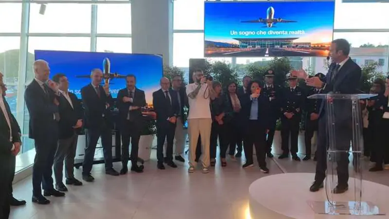 Aeroporto dello Stretto, inaugurata la nuova area partenze a Reggio Calabria