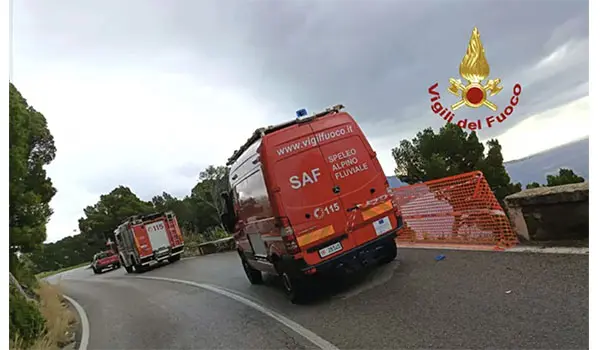Auto precipita in una scarpata a picco sul mare, morti due giovani fidanzati