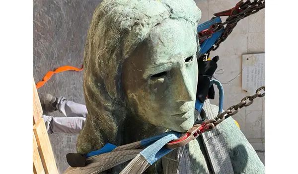 Catanzaro, la Madonna del Duomo "scende" dal campanile: al via lo storico restauro dell’opera di Giuseppe Rito. Video