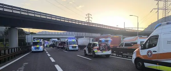 Tragedia sull’A22 a Bolzano: auto contromano provoca un morto e cinque feriti, tra cui tre bambini