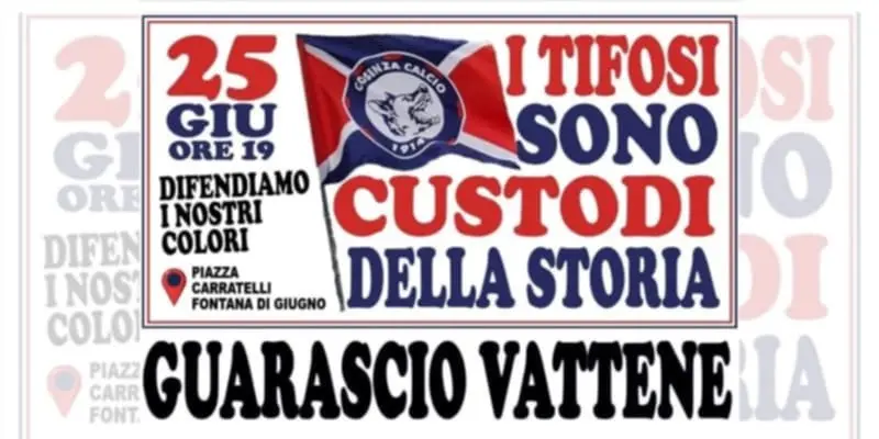  Tifosi del Cosenza calcio in piazza: 'Basta promesse, Guarascio vattene'
