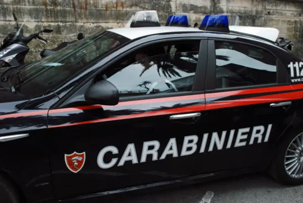 Accoltella il padre per difendere la madre: 20enne arrestato per tentato omicidio