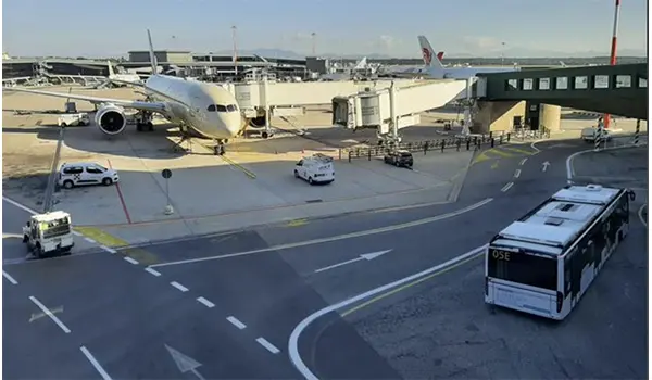 Carburante aereo in Italia, scattano le restrizioni negli aeroporti: cosa sta succedendo davvero