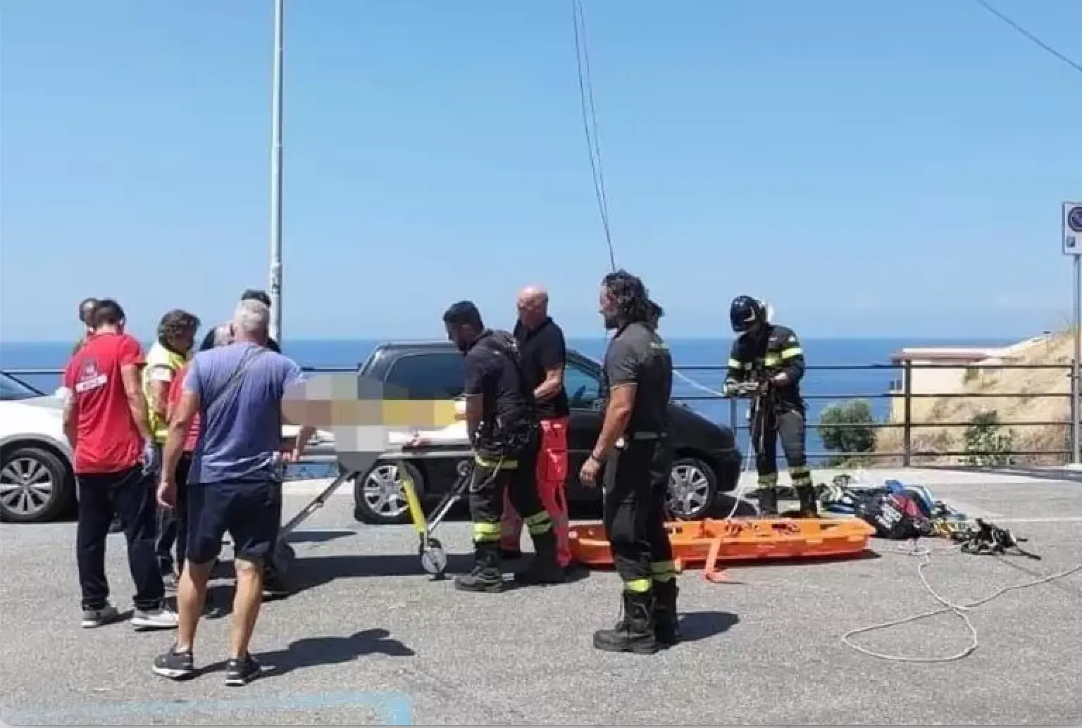 Tragedia a Pizzo Calabro: muore l'uomo caduto in un dirupo davanti alla figlia