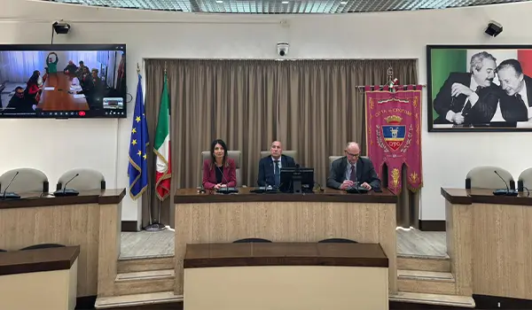 Crotone e Livorno unite dalla memoria: il Giardino di Alì e il Giardino di Sara diventano simbolo nazionale di solidarietà