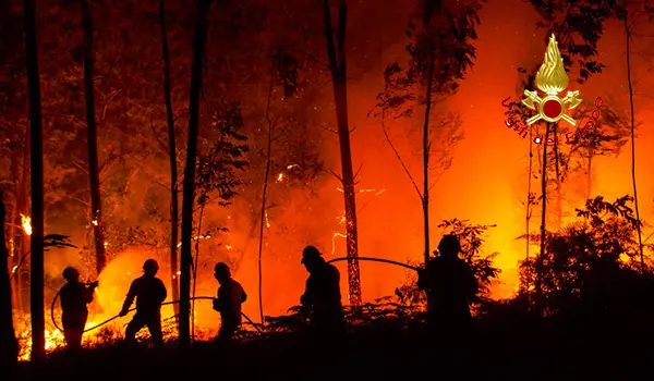 Emergenza incendi in Italia: i Vvf in azione con oltre 57mila roghi dall’inizio dell’estate, boom al Sud
