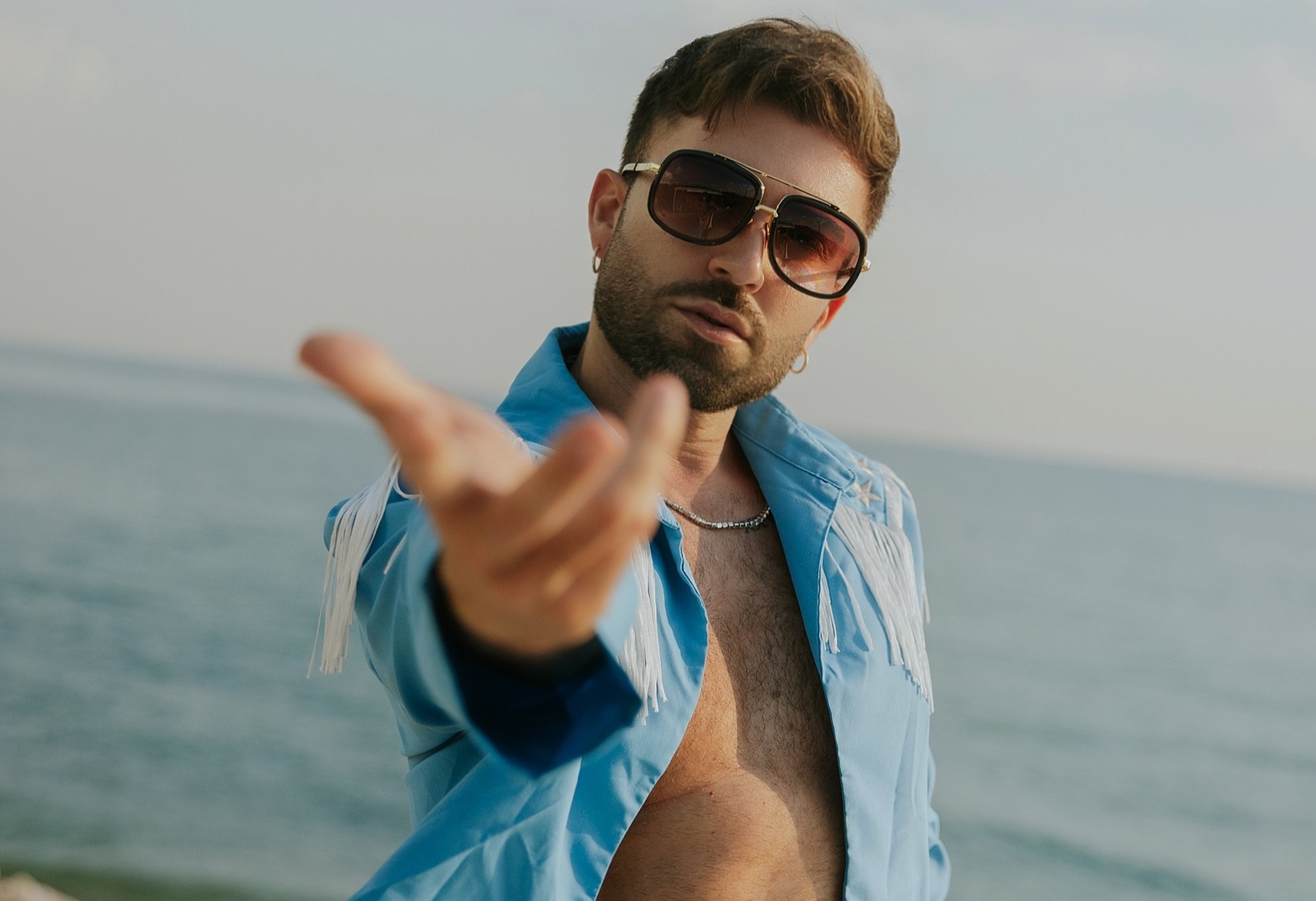 Il cantautore abruzzese Donnie è tornato con il suo nuovo singolo “Mamacita (Baila Conmigo)”
