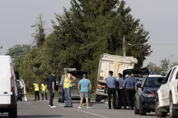 Incidente sulla SS18: ragazza17enne perde la vita, coinvolte due auto