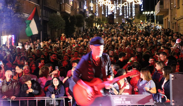 San Giovanni in Fiore, la Sindaca Succurro esalta il successo del concerto della Bandabardò a Estate Florense 2025