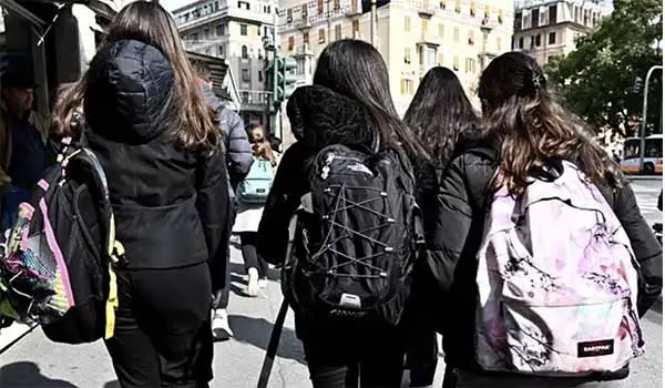 Psicologo a scuola in Calabria: al via il progetto contro il disagio adolescenziale
