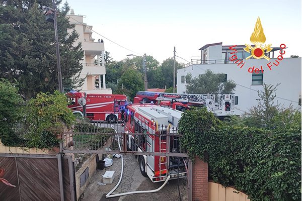 Incendio in Villa a Cosenza: intervento tempestivo dei Vvf 