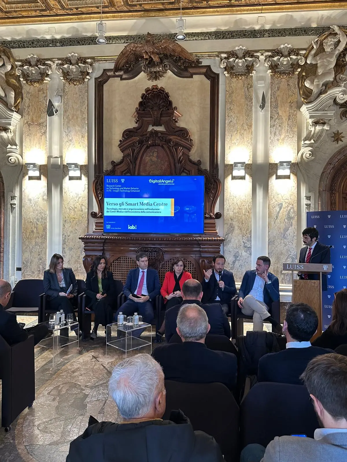 L’INTELLIGENZA ARTIFICIALE RIVOLUZIONA IL MONDO DELLA PUBBLICITÀ SEMPRE PIÚ IMPRESE LA USANO PER DECIDERE DOVE E COME INVESTIRE