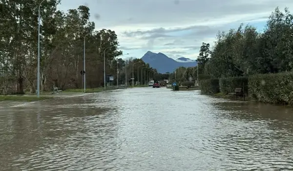 Il fiume Crati esonda ancora: Laghi di Sibari nuovamente allagati, emergenza a Cassano allo Ionio