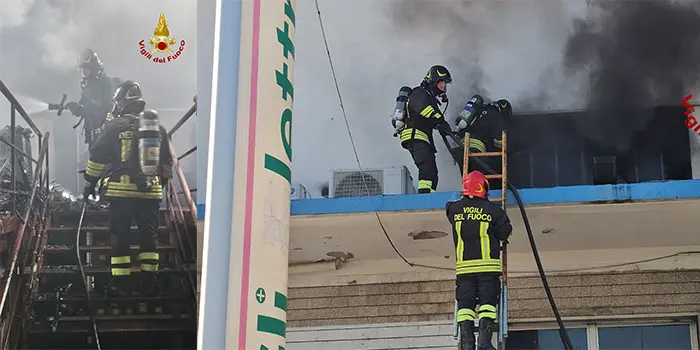 SS106 Crotone: incendio in un capannone di materiale elettrico, intervento dei VVF evita il peggio. Video