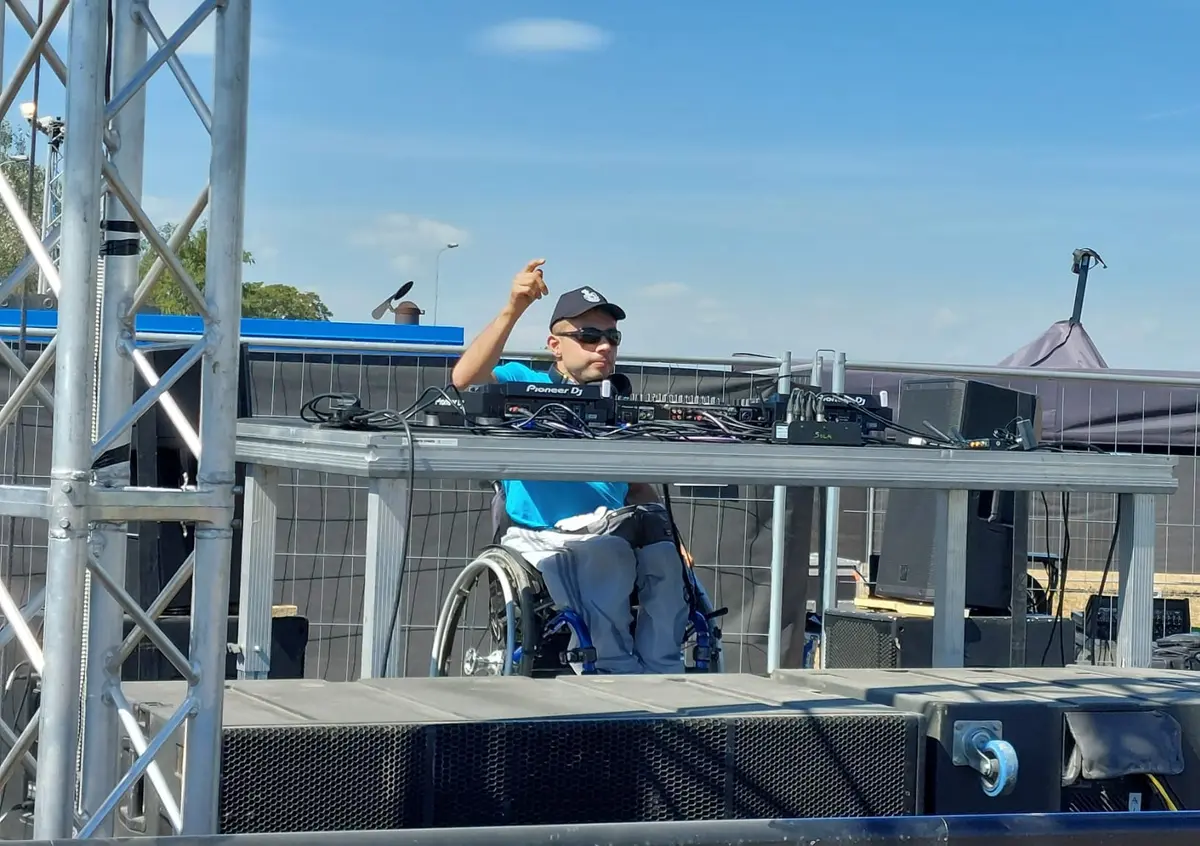 DJ NANDO, la musica oltre ogni barriera Dalla paraplegia all’Hardcore: “Just Begin Demolition” è il suo nuovo