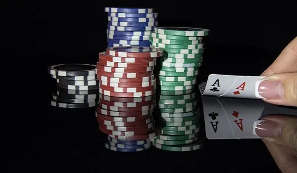 L'Arte del Bluff: Padroneggiare l’Abilità Più Sfuggente del Poker