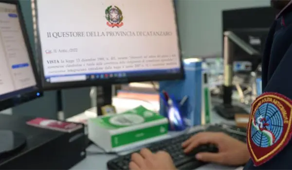 Aggressione a un giocatore del Catanzaro: il Questore emette un DASPO di 5 anni. L’US Catanzaro sospende il Gradimento per 11 anni