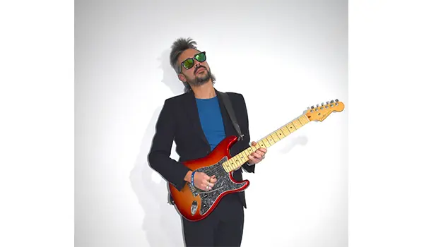 Da Orione a ’o rione: “Gravità Zero” di Eric Mormile è una crociera d’esosfera in puro stile MTV Pop