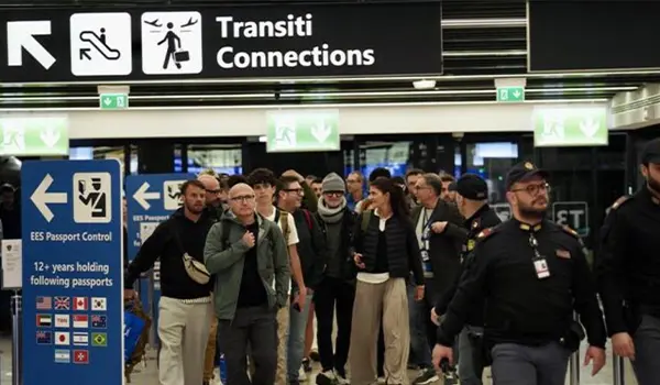 Italiani rientrati dall’Oman: primo volo atterrato a Fiumicino, Farnesina rafforza la presenza diplomatica