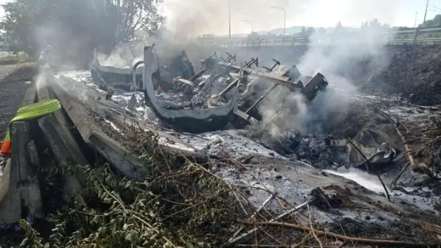 Tragedia nel Bolognese: autocisterna GPL esplode dopo uscita di strada, muore il conducente