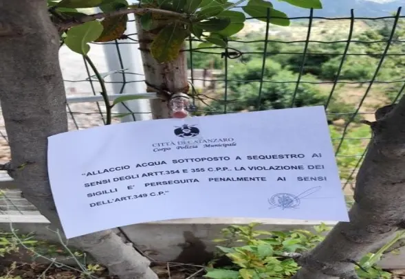 Catanzaro, nuovi sequestri a Sant’Elia contro i furti d’acqua: tre allacci abusivi scoperti dalla Polizia locale